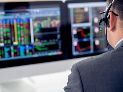 Lãi suất tăng, nhà đầu tư nên chọn những cổ phiếu nào?